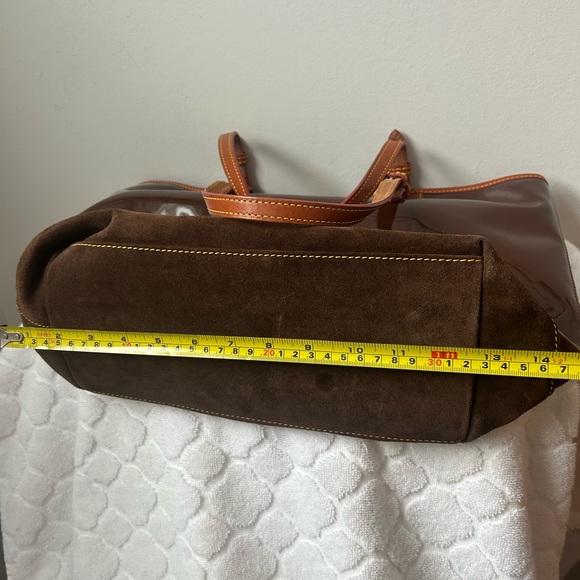 Dooney & Bourke tote bag brown patent leather suede bottom tan leather handles - Picture 11 of 15